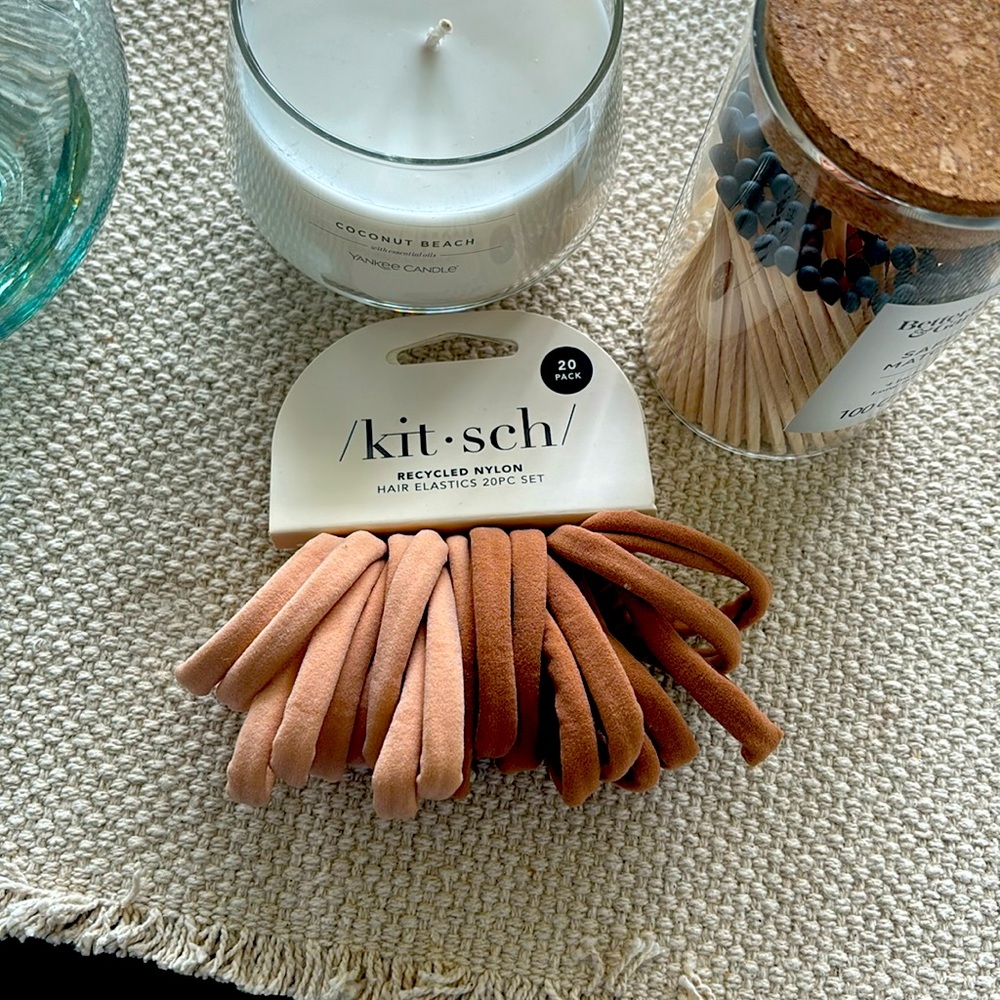 High-quality, sturdy hair ties. These hair ties are made out of recycled nylon.